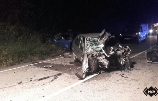 Muere un hombre en una colisión entre dos coches en la AS-16 de Pravia (Asturias)