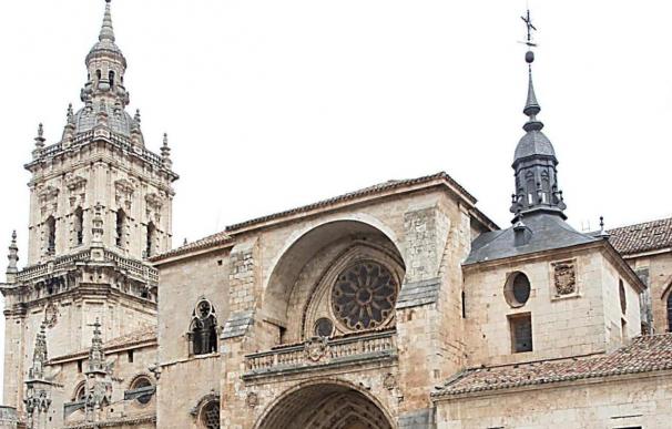 Cae desde 50 metros una campana de la catedral de Burgo de Osma poco antes de una procesión
