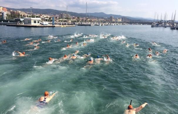 Mataró (Barcelona), a las puertas de batir el récord Guiness de bañistas haciendo 'snorkel'