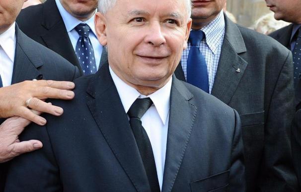 Kaczynski dejará su partido para analizar la tragedia aérea de Smolensk