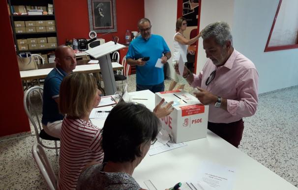 La participación en las primarias del PSOE de Canarias supera el 36% a las 13.00 horas
