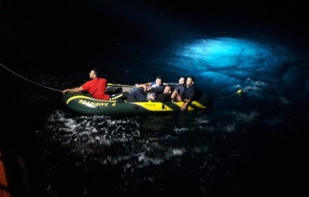 Rescatadas cinco personas de una patera en las costas de Tarifa