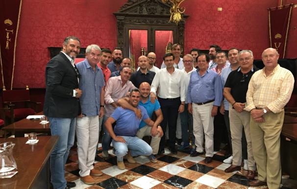 El alcalde aborda con la Federación Andaluza de Salas de Fiestas y Discotecas sus preocupaciones y demandas