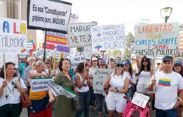 Centenares de personas rechazan en Madrid la Asamblea de Maduro