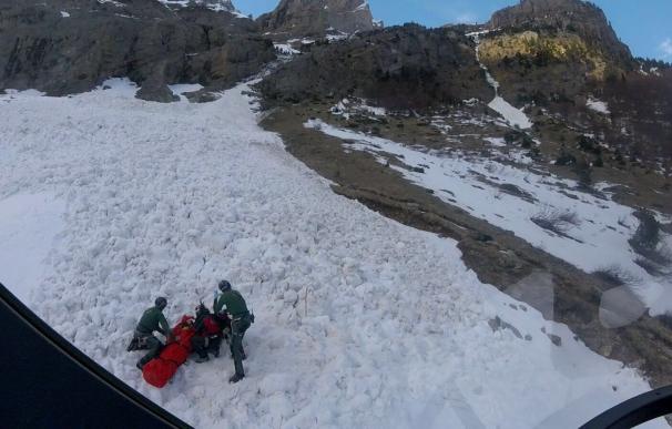 Un hombre muere tras ser sepultado por un alud en el Pirineo aragonés