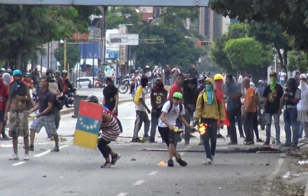Tres muertos durante las protestas de la oposición en la madrugada previa a las elecciones constituyentes