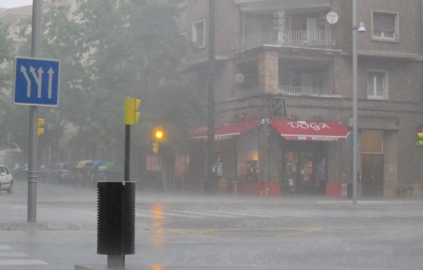 Protección Civil alerta por lluvias y tormentas al centro de la Península y por temperaturas altas a noreste y Baleares