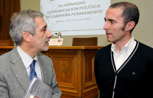 Llamazares critica el "pugilato bipartidista" de la comunicación política