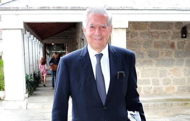Mario Vargas Llosa en El Escorial sin Isabel Preysler
