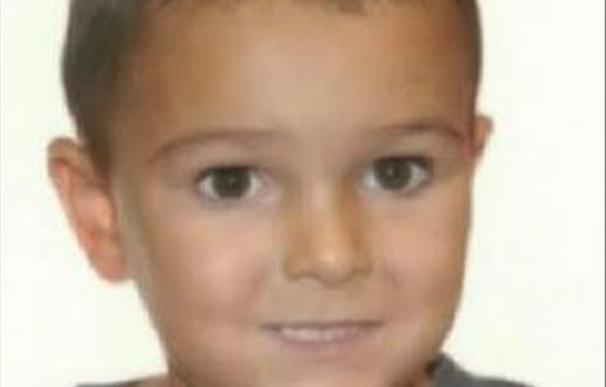 El niño británico con un tumor, estable y bajo custodia policial en un Hospital de Málaga