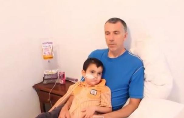 El padre de Ashya King publica un vídeo en el que justifica su decisión de sacar a su hijo del hospital británico