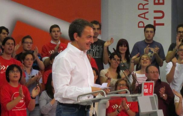 Zapatero acusa de mentir a quienes hablan de recortes sociales