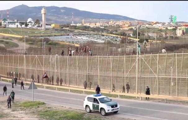 Los intentos de salto a las vallas de Ceuta y Melilla se incrementan un 350%
