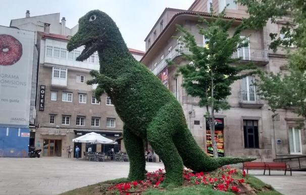El Dinoseto, la escultura inesperada que ya es el rey del 'selfie' en Vigo