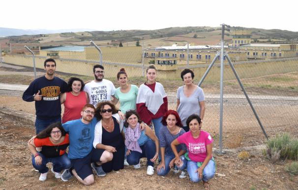Un grupo de jóvenes participa en el campo de trabajo 'Sueños de libertad', en la cárcel de Daroca