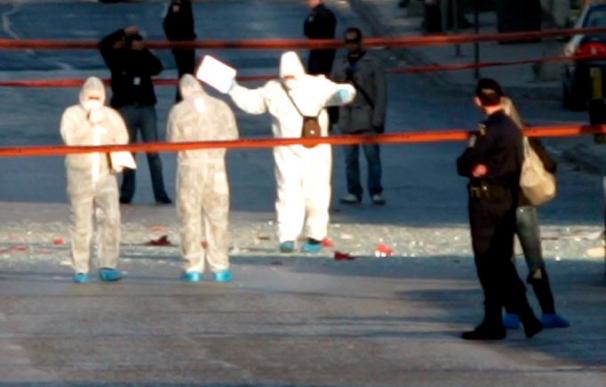 Muere al explotar una carta bomba un ayudante de ministro griego de Protección Civil