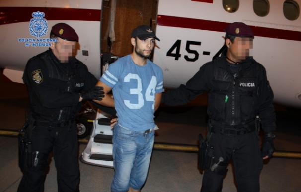 Morate llega a España desde Rumanía escoltado por dos agentes