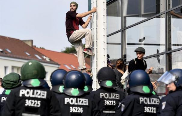 Al menos 44 detenidos y 111 agentes heridos en los disturbios del G-20