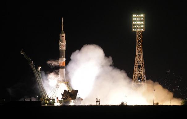 La nave Soyuz se traslada del módulo Zvezdá al segmento científico Rassvet