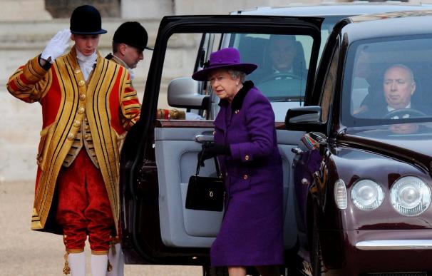 Familiares de Isabel II viven gratis en los palacios reales