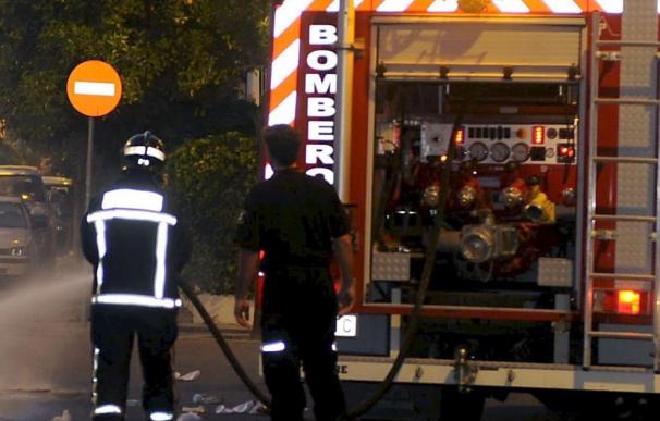 Una mujer muerta y tres personas más heridas en un incendio en Sevilla