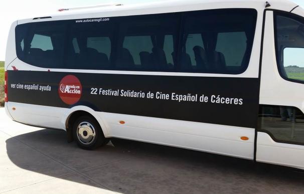 Premiados e invitados a la gala de los San Pancracio 2016 viajan de Madrid a Cáceres en un autobús solidario de cine