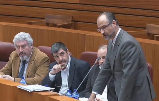 La defensa al sector lácteo centrará la sesión con la pregunta del PSOE a Herrera y una PNL de todos los grupos