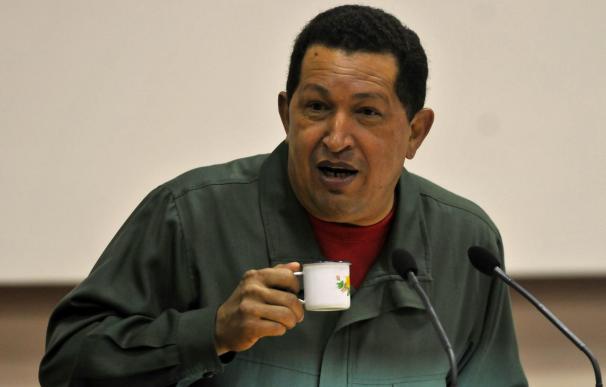 Chávez promulga reforma legal que impide a banqueros ser dueños de medios