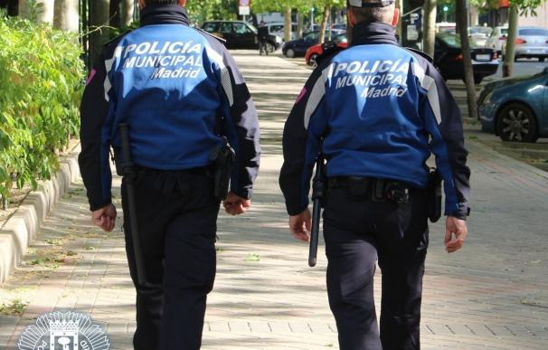 Detenidos en Carabanchel dos jóvenes por robar nueve móviles de alta gama de una tienda de telefonía