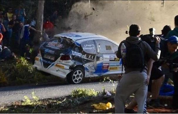 Un coche atropella a varias personas en el Rally de la Coruña