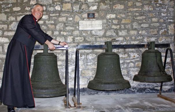Las campanas que sobrevivieron a un incendio en Santiago volverán de Gales a Chile