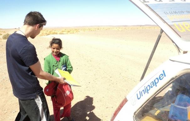 Unipapel dona 20 kilos de material a poblaciones desfavorecidas del desierto marroquí de la mano de Unidesert