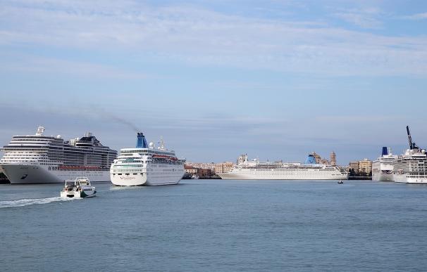 El Puerto de Cádiz espera este miércoles la llegada de 17.264 personas en cuatro cruceros