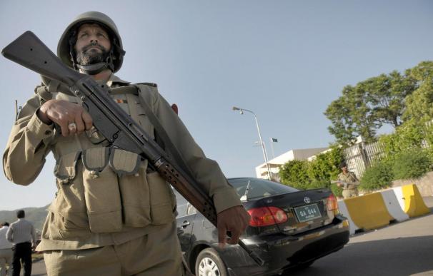 Mueren 4 policías en un ataque contra un puesto de control en el noroeste de Pakistán