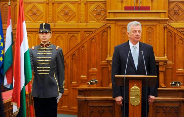 El Parlamento elige como presidente de Hungría al conservador Pál Schmitt con amplia mayoría