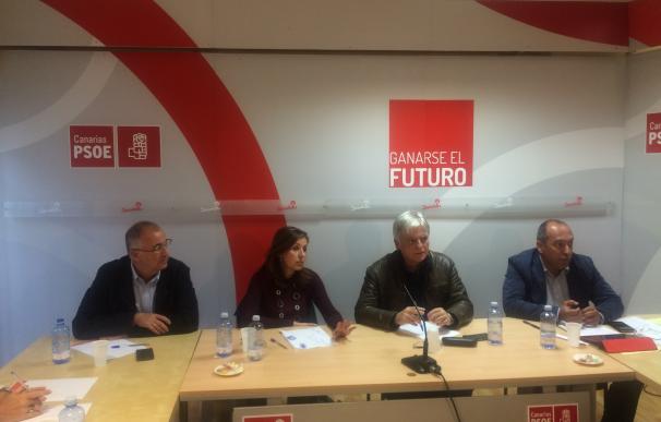 El PSOE fuerza una reunión con CC para analizar los incumplimientos del pacto