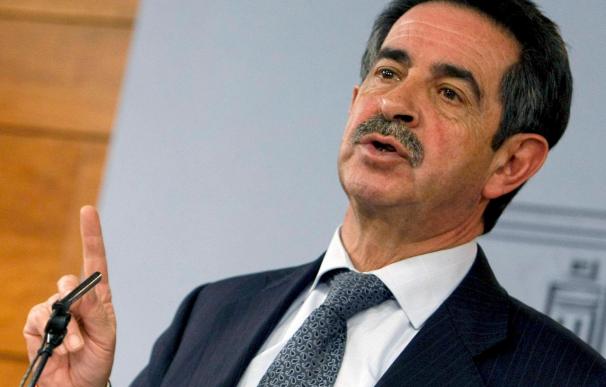 Revilla asegura que Rodríguez Zapatero le ha comunicado que no va a dimitir