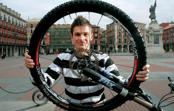 Óscar Pujol dice que en la Vuelta a España va a aprender "a sufrir"