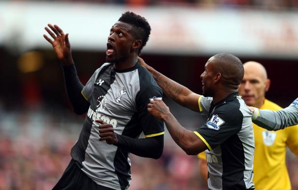 Adebayor celebró así el gol que le marcó al Arsenal