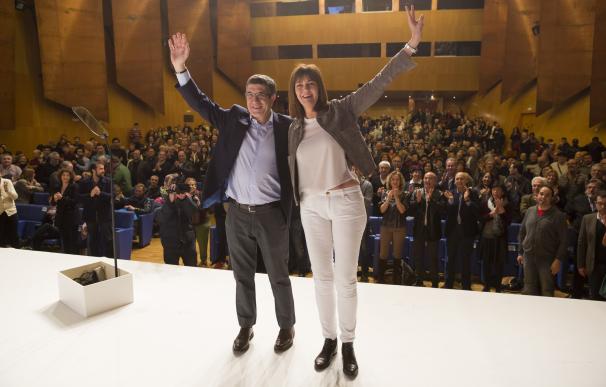 Patxi López dice que en la política española "entenderse y dialogar es obligación" y que "pactar no es renunciar"