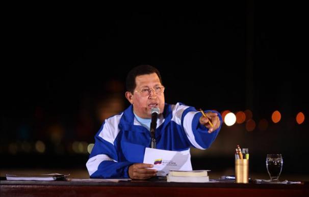 Chávez no habla de muertes en la cárcel y Capriles se queja de su "cháchara"