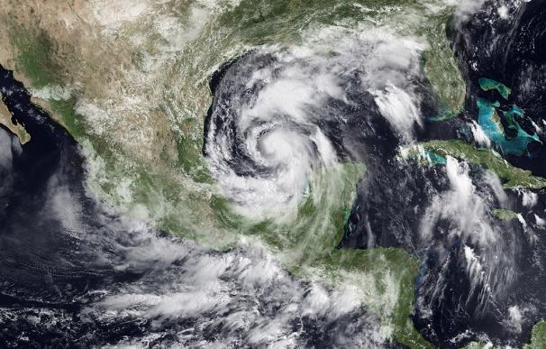 El primer huracán de la temporada toca tierra en el norte de México