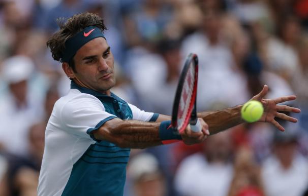 Federer gana con facilidad (6-1, 6-2, 6-2) y Mayer se rinde ante el suizo