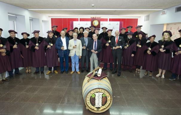 El primer Pleno de la democracia y el presidente del Consejo, Fernando Salamero, 'Cofrades de Mérito' del Rioja