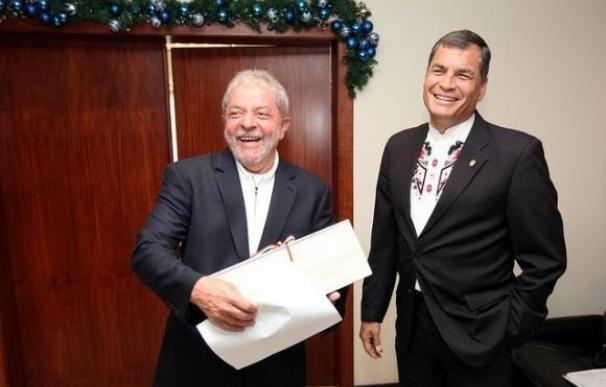 El presidente de Ecuador denuncia que el exmandatario brasileño Lula es víctima de una "canallada"