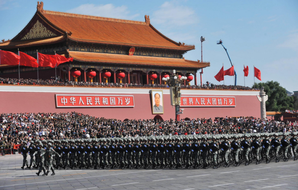 Foto de archivo del desfile militar del 60 aniversario del PCCh