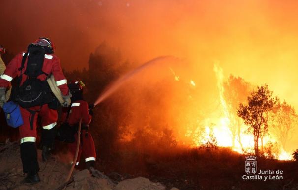 El fuego de Castrocontrigo (León) iguala la superficie quemada del más grave de los últimos diez años en CyL