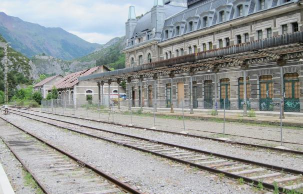 Canfranc (Huesca) recuerda la inauguración de su estación con una jornada de recreación histórica