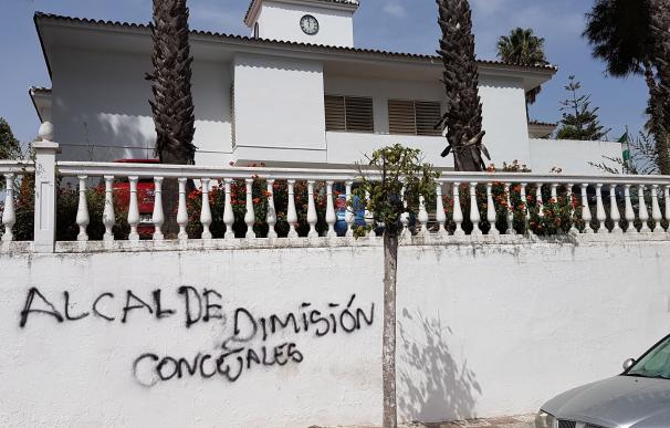 El exalcalde accidental de Espartinas denuncia un "empujón" a manos de un vecino