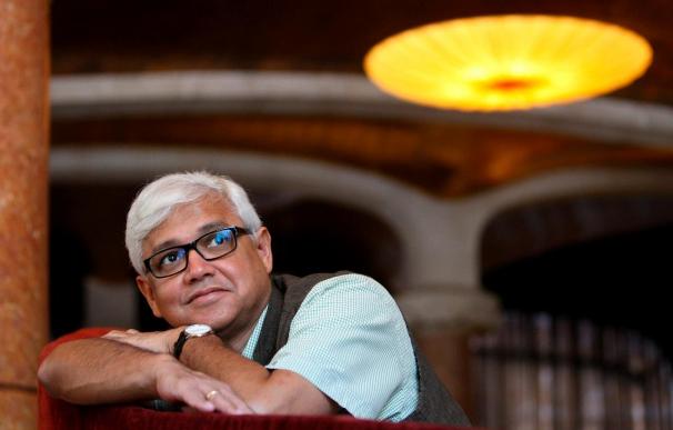 Amitav Ghosh cree que "la novela es la forma más grande de la expresión literaria"